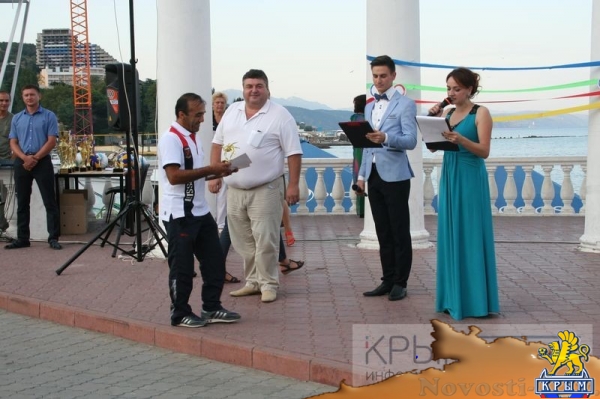 Боги Олимпа поздравили спортсменов Алушты с Днем физкультурника (ФОТО) - «Культура Крыма»