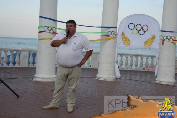 Боги Олимпа поздравили спортсменов Алушты с Днем физкультурника (ФОТО) - «Культура Крыма»