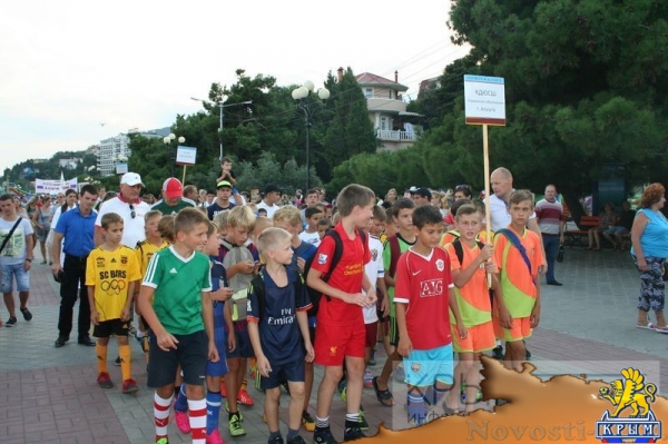 Боги Олимпа поздравили спортсменов Алушты с Днем физкультурника (ФОТО) - «Культура Крыма»