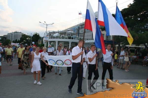 Боги Олимпа поздравили спортсменов Алушты с Днем физкультурника (ФОТО) - «Культура Крыма»