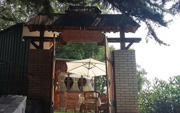 Предприниматель незаконно разместил кафе «Калоша» на муниципальном земельном участке в Ялте площадью 192 кв.м. - «Госкомрегистр»