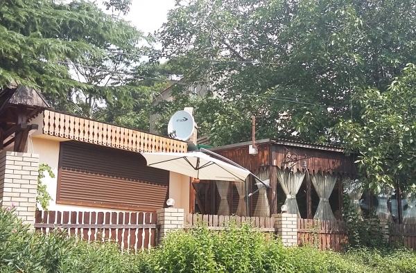 Предприниматель незаконно разместил кафе «Калоша» на муниципальном земельном участке в Ялте площадью 192 кв.м. - «Госкомрегистр»