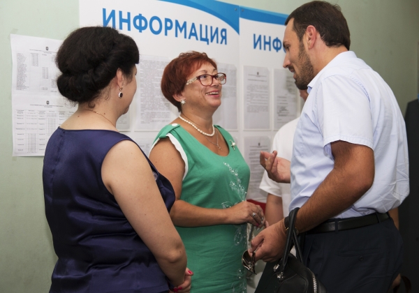 Председатель Госкомрегистра представил коллективу Керченского городского управления нового заведующего Татьяну Романову - «Госкомрегистр»