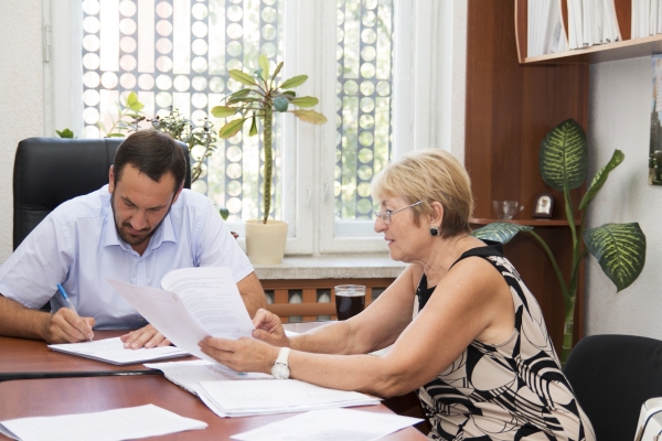 Председатель Госкомрегистра представил коллективу Керченского городского управления нового заведующего Татьяну Романову - «Госкомрегистр»