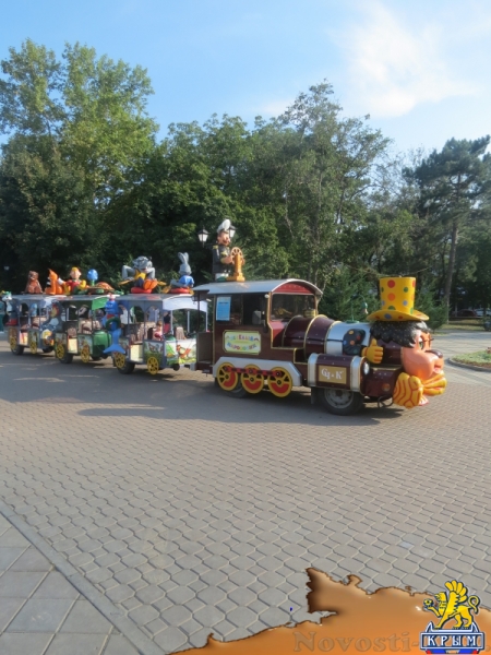 В День Государственного флага Российской Федерации в центре Симферополя прошли праздничные концерты (ФОТО) - «Общество Крыма»