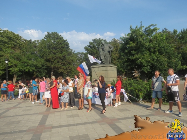 В День Государственного флага Российской Федерации в центре Симферополя прошли праздничные концерты (ФОТО) - «Общество Крыма»