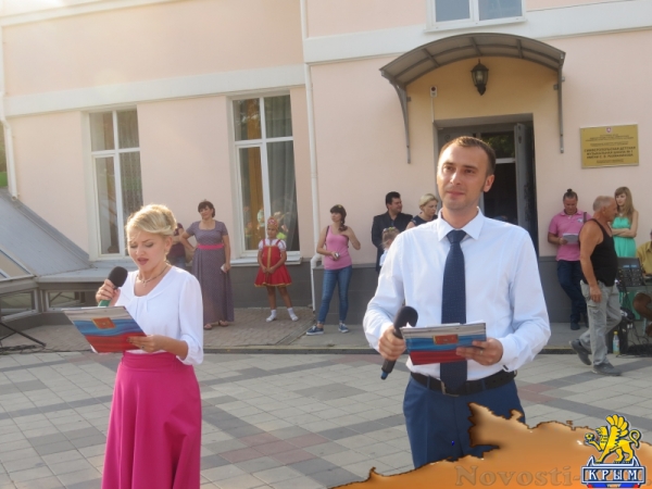 В День Государственного флага Российской Федерации в центре Симферополя прошли праздничные концерты (ФОТО) - «Общество Крыма»