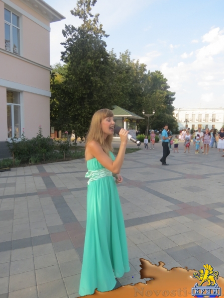 В День Государственного флага Российской Федерации в центре Симферополя прошли праздничные концерты (ФОТО) - «Общество Крыма»