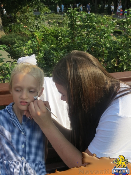 В День Государственного флага Российской Федерации в центре Симферополя прошли праздничные концерты (ФОТО) - «Общество Крыма»