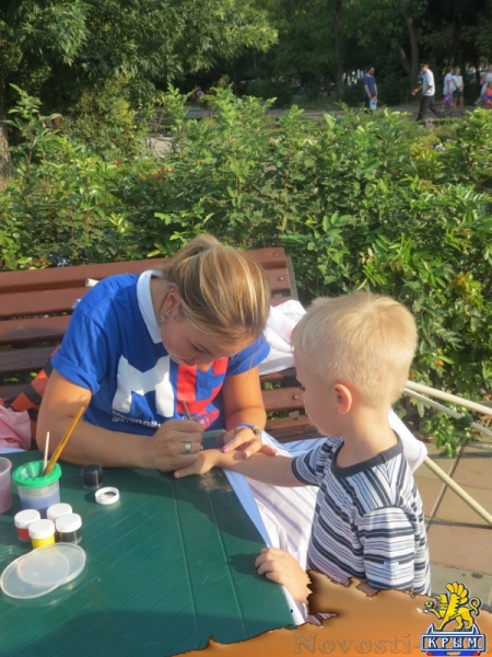 В День Государственного флага Российской Федерации в центре Симферополя прошли праздничные концерты (ФОТО) - «Общество Крыма»