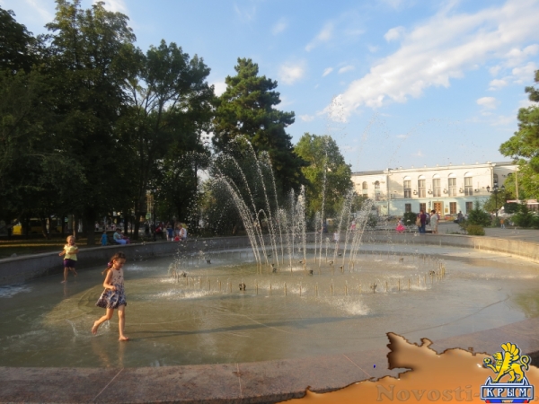 В День Государственного флага Российской Федерации в центре Симферополя прошли праздничные концерты (ФОТО) - «Общество Крыма»