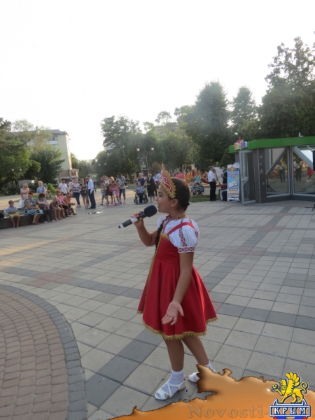 В День Государственного флага Российской Федерации в центре Симферополя прошли праздничные концерты (ФОТО) - «Общество Крыма»