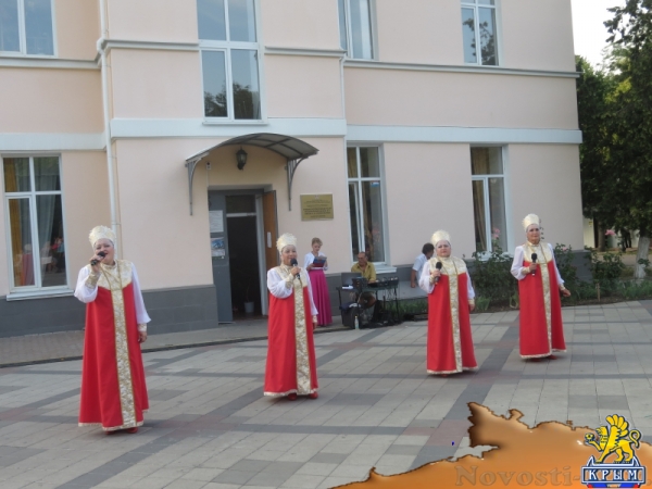 В День Государственного флага Российской Федерации в центре Симферополя прошли праздничные концерты (ФОТО) - «Общество Крыма»