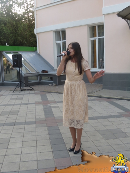 В День Государственного флага Российской Федерации в центре Симферополя прошли праздничные концерты (ФОТО) - «Общество Крыма»