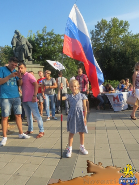 В День Государственного флага Российской Федерации в центре Симферополя прошли праздничные концерты (ФОТО) - «Общество Крыма»