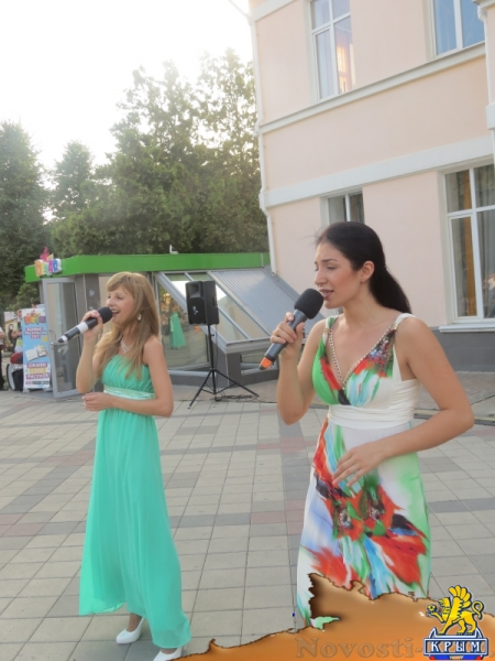 В День Государственного флага Российской Федерации в центре Симферополя прошли праздничные концерты (ФОТО) - «Общество Крыма»