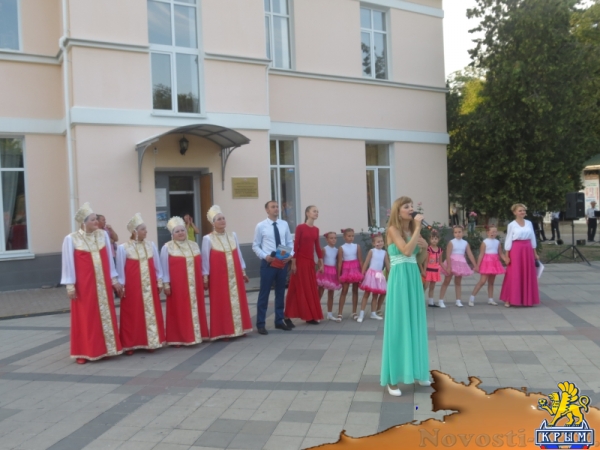 В День Государственного флага Российской Федерации в центре Симферополя прошли праздничные концерты (ФОТО) - «Общество Крыма»