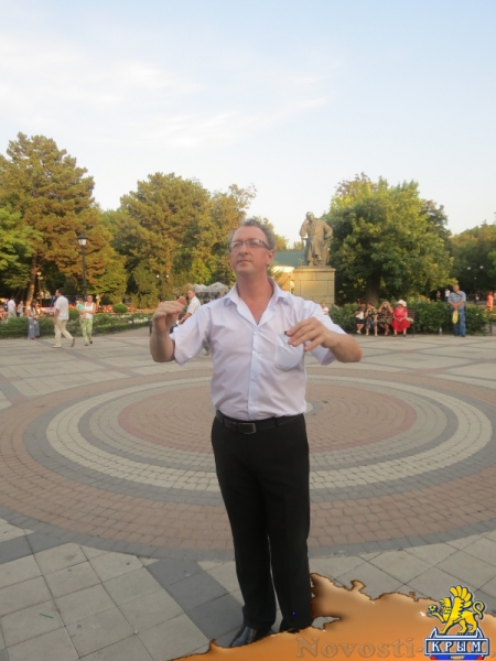 В День Государственного флага Российской Федерации в центре Симферополя прошли праздничные концерты (ФОТО) - «Общество Крыма»