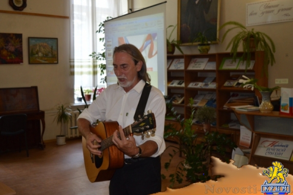 В честь Дня Государственного флага России в центральной библиотеке Симферополя прошел литературный вечер с премьерой новых авторских песен крымского барда Владимира Грачева (ФОТО) - «Общество Крыма»