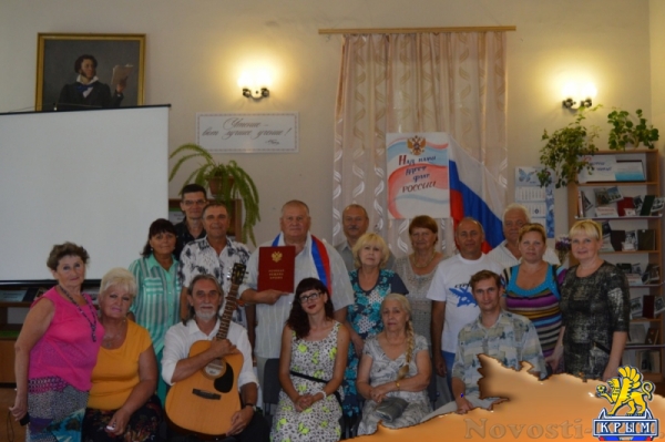 В честь Дня Государственного флага России в центральной библиотеке Симферополя прошел литературный вечер с премьерой новых авторских песен крымского барда Владимира Грачева (ФОТО) - «Общество Крыма»