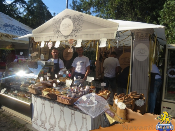 В день открытия памятника Екатерине Великой в столице Крыма власть организовала народные гуляния. Без приятных сюрпризов для крымчан и русских соотечественников во всем мире! (ФОТО) - «Общество Крыма»