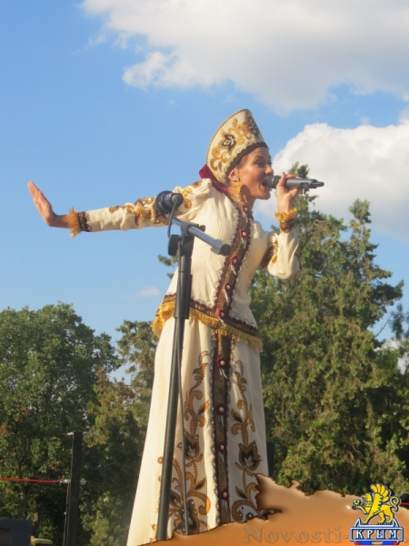 В день открытия памятника Екатерине Великой в столице Крыма власть организовала народные гуляния. Без приятных сюрпризов для крымчан и русских соотечественников во всем мире! (ФОТО) - «Общество Крыма»