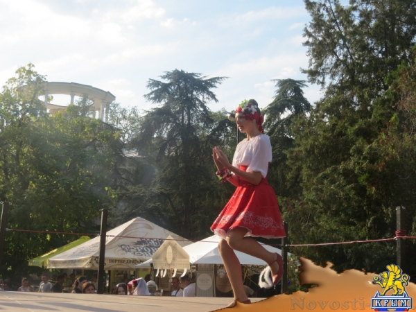 В день открытия памятника Екатерине Великой в столице Крыма власть организовала народные гуляния. Без приятных сюрпризов для крымчан и русских соотечественников во всем мире! (ФОТО) - «Общество Крыма»
