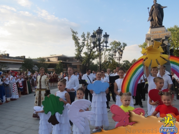В день открытия памятника Екатерине Великой в столице Крыма власть организовала народные гуляния. Без приятных сюрпризов для крымчан и русских соотечественников во всем мире! (ФОТО) - «Общество Крыма»