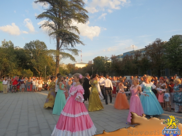В день открытия памятника Екатерине Великой в столице Крыма власть организовала народные гуляния. Без приятных сюрпризов для крымчан и русских соотечественников во всем мире! (ФОТО) - «Общество Крыма»