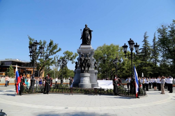 Людмила Лубина приняла участие в открытии памятника императрице Екатерине II в крымской столице - «Правам человека»