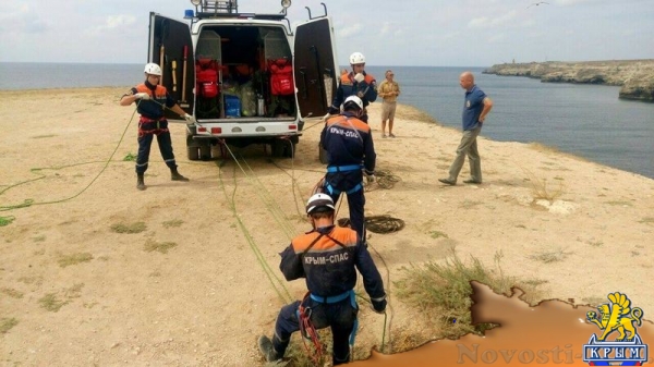 Спасатели провели успешную операцию по извлечению застрявшего в скальном обрыве на Тарханкуте автомобиля (ФОТО, ВИДЕО) - «Возвращение в Россию»