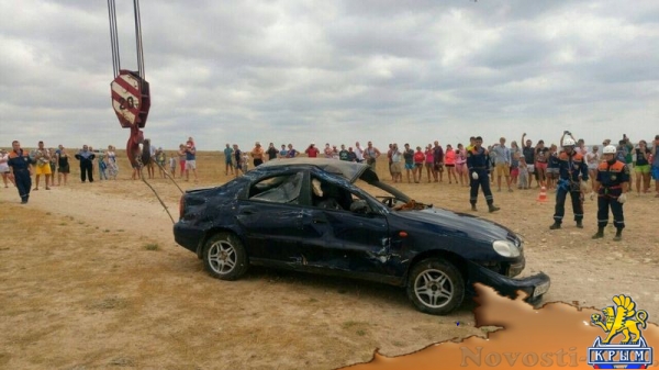 Спасатели провели успешную операцию по извлечению застрявшего в скальном обрыве на Тарханкуте автомобиля (ФОТО, ВИДЕО) - «Возвращение в Россию»