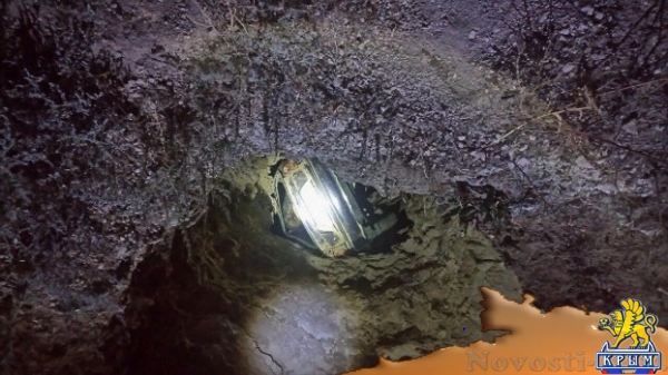 На мысе Тарханкут автомобиль сорвался с обрыва и завис на скалах (ФОТО) - «Симферополь»