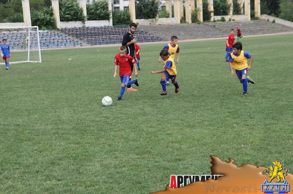 В детском турнире по футболу в Керчи участвуют гости из Краснодарского края и Симферополя - «Керчь»