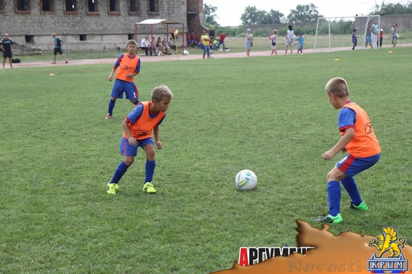 В детском турнире по футболу в Керчи участвуют гости из Краснодарского края и Симферополя - «Керчь»