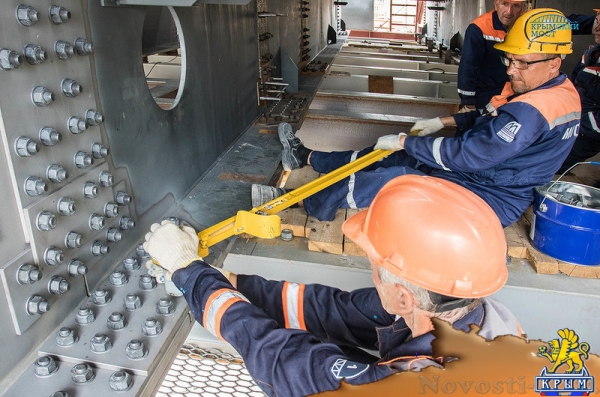 На керченском берегу собирают самый большой в России арочный пролет - «Керчь»