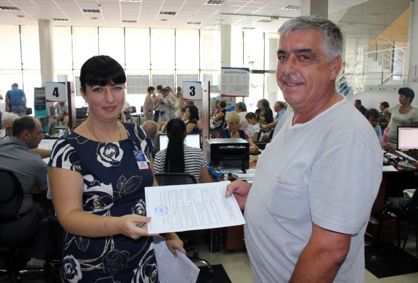 Специалисты Госкомрегистра выдали документы о праве собственности на социальное жилье ветеранам боевых действий и ВОВ - «Госкомрегистр»