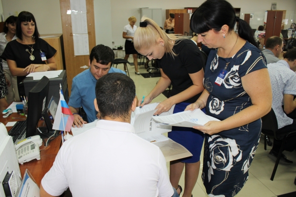 Специалисты Госкомрегистра выдали документы о праве собственности на социальное жилье ветеранам боевых действий и ВОВ - «Госкомрегистр»