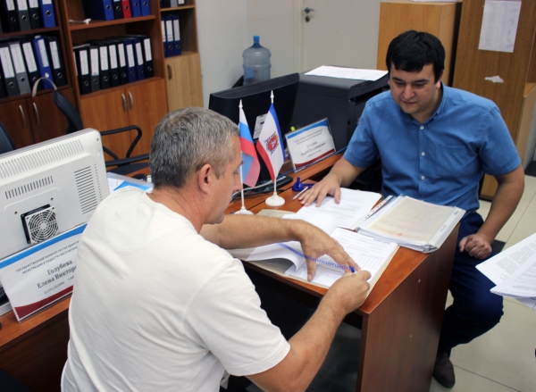 Специалисты Госкомрегистра выдали документы о праве собственности на социальное жилье ветеранам боевых действий и ВОВ - «Госкомрегистр»