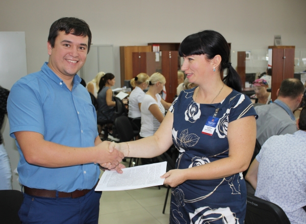 Специалисты Госкомрегистра выдали документы о праве собственности на социальное жилье ветеранам боевых действий и ВОВ - «Госкомрегистр»