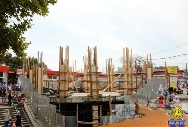 Реконструкция аптеки на месте снесенного здания на Центральном рынке Симферополя проходит без разрешения горадминистрации (ФОТО) - «Политика Крыма»