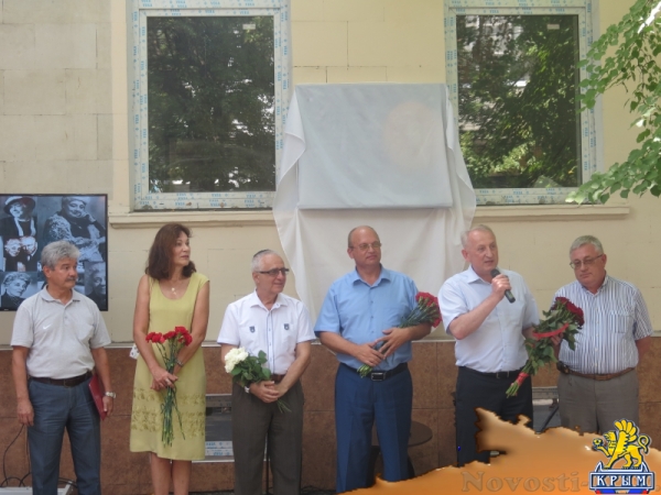 В центре Симферополя открыли мемориальную доску в честь великой русской актрисы ХХ века Фаины Раневской (ФОТО) - «Общество Крыма»