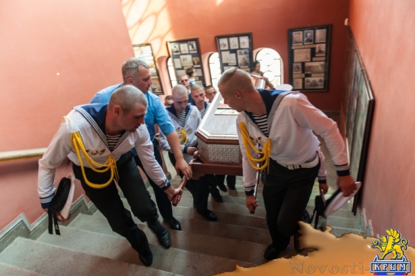 Святой русский адмирал Федор Ушаков вернулся в Севастополь на матросских плечах (ФОТОРЕПОРТАЖ) - «Общество Крыма»