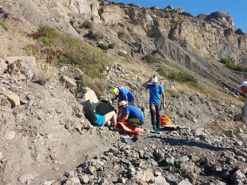 Спасатели г. Судак успешно провели операцию по эвакуации пострадавшей туристки из горно-лесной зоны - «МЧС» Спасатели г. Судак успешно провели операцию по эвакуации пострадавшей туристки из горно-лесной зоны - «МЧС»