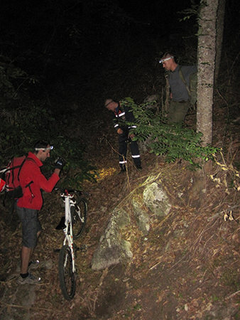 Крымские спасатели оказали помощь двум туристам в горно-лесной зоне - «МЧС»