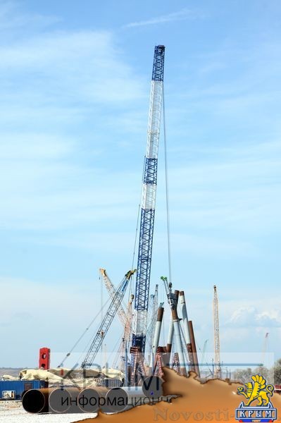 Крымский мост шагнул в море - «Возвращение в Россию» Крымский мост шагнул в море - «Возвращение в Россию»