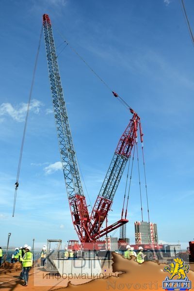 Крымский мост шагнул в море - «Возвращение в Россию» Крымский мост шагнул в море - «Возвращение в Россию»