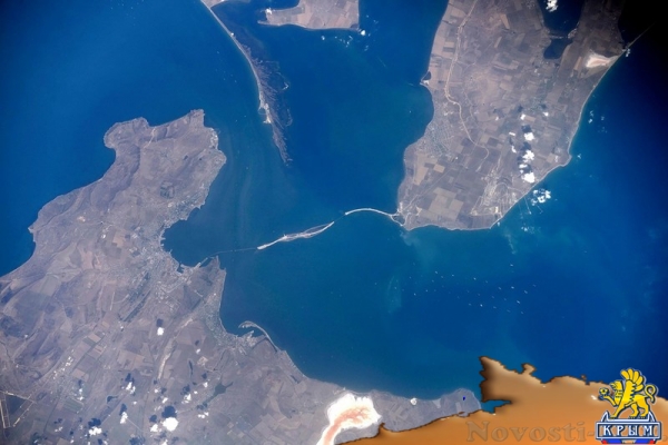 Опубликовали свежий космический снимок зоны строительства моста - «Керчь»