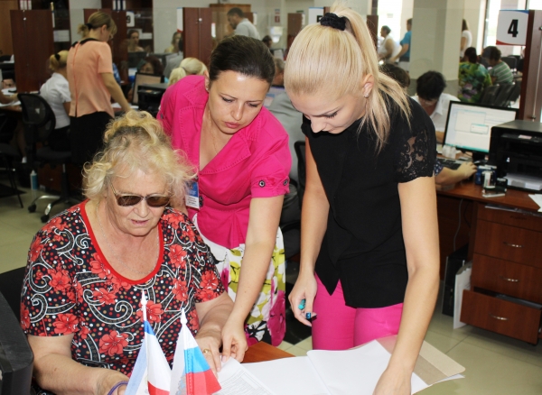 Ветераны ВОВ получили в Госкомрегистре документы на социальное жилье в симферопольской новостройке - «Госкомрегистр»