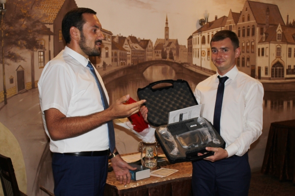 Коллектив Госкомрегистра поздравил Ивановскую школу Нижнегорского района с началом учебного года - «Госкомрегистр»